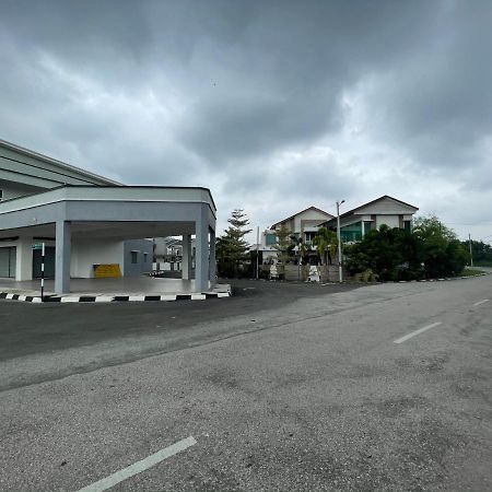 No 61 Nazirin Homestay Tmn Indah Raya 2 Manjung Lumut Exteriör bild