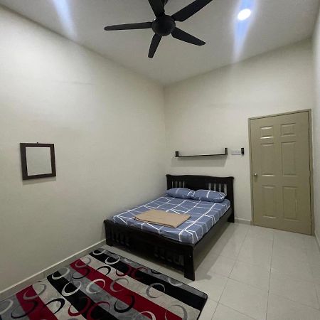 No 61 Nazirin Homestay Tmn Indah Raya 2 Manjung Lumut Exteriör bild