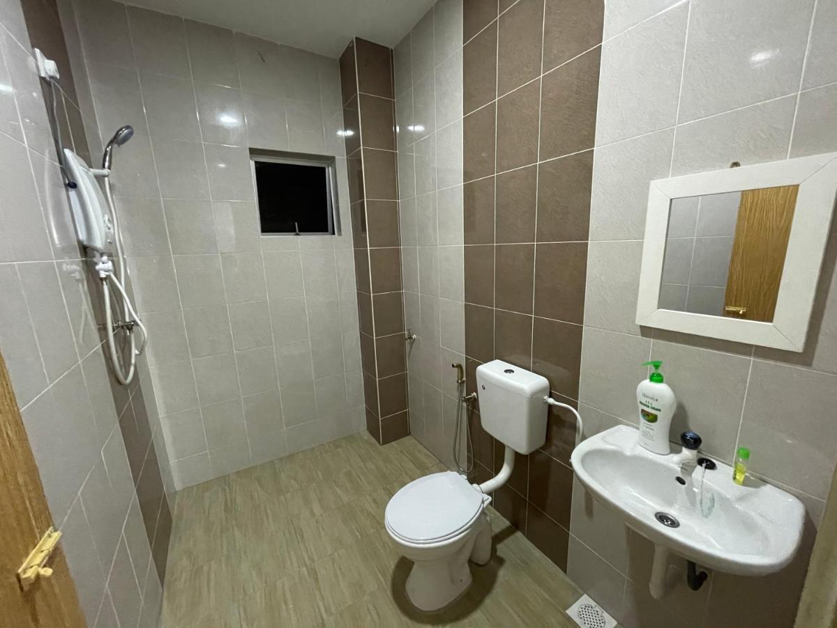 No 61 Nazirin Homestay Tmn Indah Raya 2 Manjung Lumut Exteriör bild