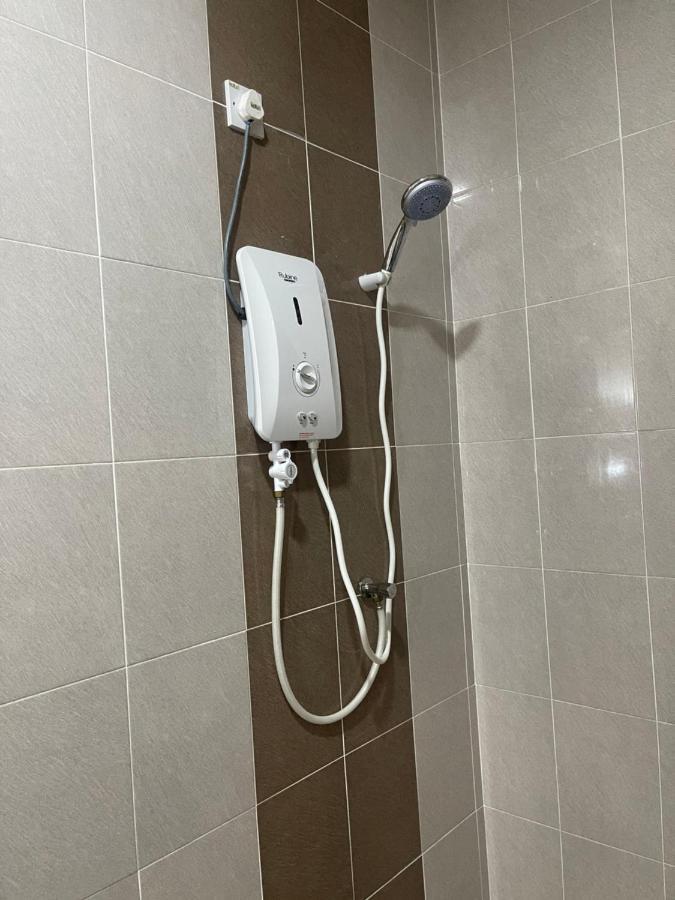 No 61 Nazirin Homestay Tmn Indah Raya 2 Manjung Lumut Exteriör bild