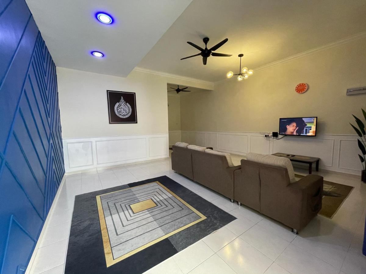 No 61 Nazirin Homestay Tmn Indah Raya 2 Manjung Lumut Exteriör bild