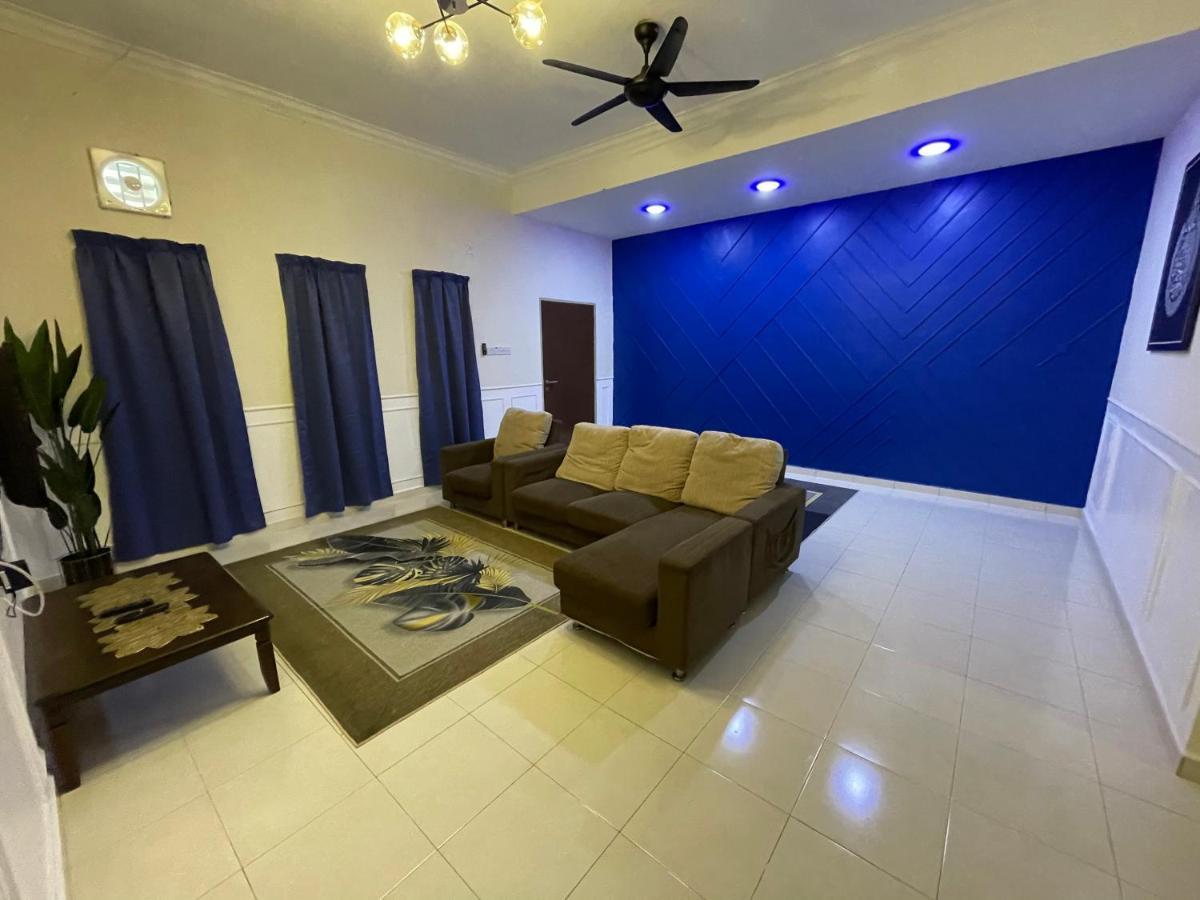 No 61 Nazirin Homestay Tmn Indah Raya 2 Manjung Lumut Exteriör bild