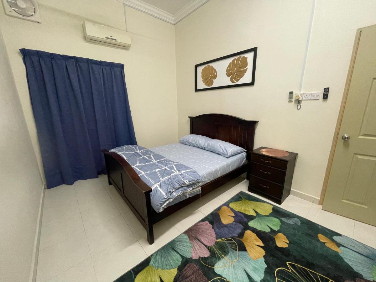 No 61 Nazirin Homestay Tmn Indah Raya 2 Manjung Lumut Exteriör bild