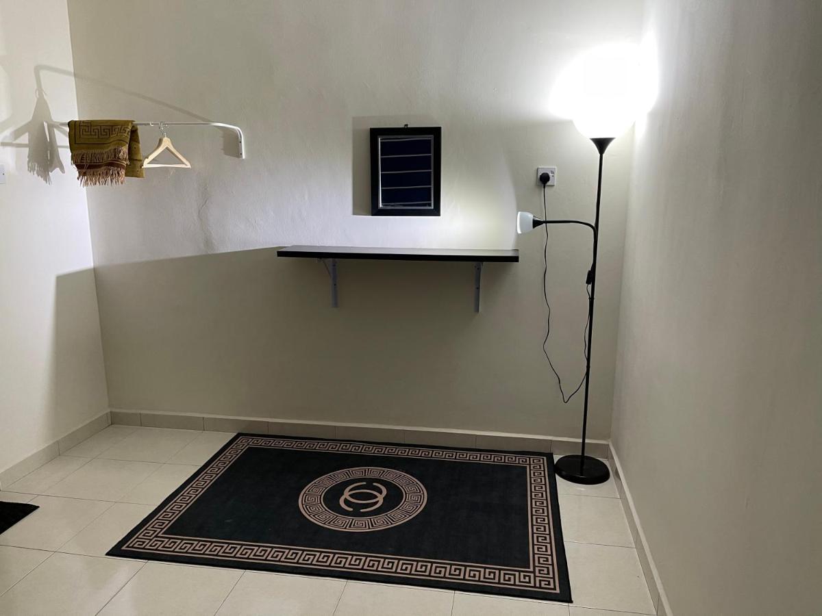 No 61 Nazirin Homestay Tmn Indah Raya 2 Manjung Lumut Exteriör bild